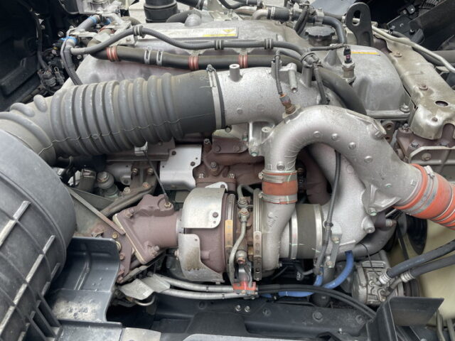 いすゞ　ギガ　ウィング　メッキ多数　ステンレス多数　アルミホイール