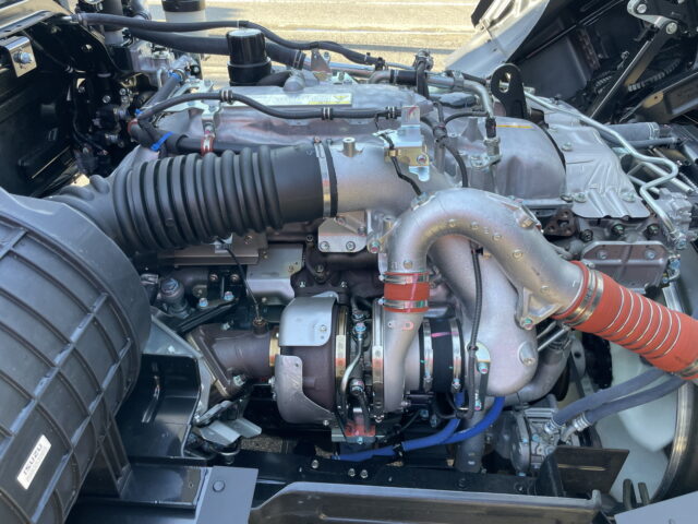 いすゞ　ギガ　ハイルーフ　ウィング　未使用車　アルミホイール　メッキ多数