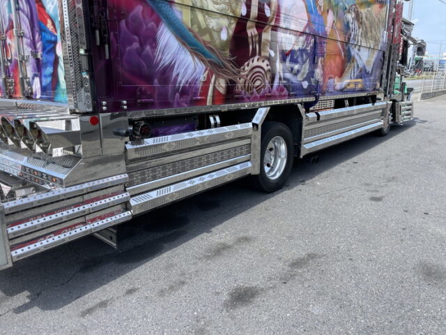 いすゞ：フォワード：デコトラ：キャンピング登録：箱内部屋仕様：マニ割り