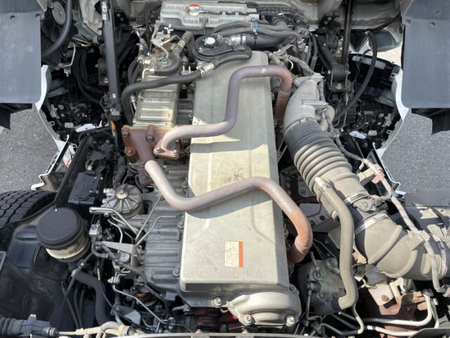 日野：プロフィア：トレーラーヘッド：ハイルーフ：ルーフバー：パイプバンパー：アルミホイール