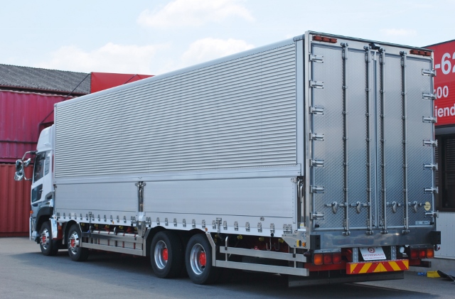 【312】ＵＤトラックスクオン　低床　アルミウイング　ハイルーフ　リヤエアサス