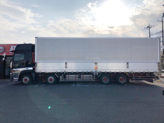 【243】ＵＤトラックスクオン　低床　アルミウイング　総輪エアサス　