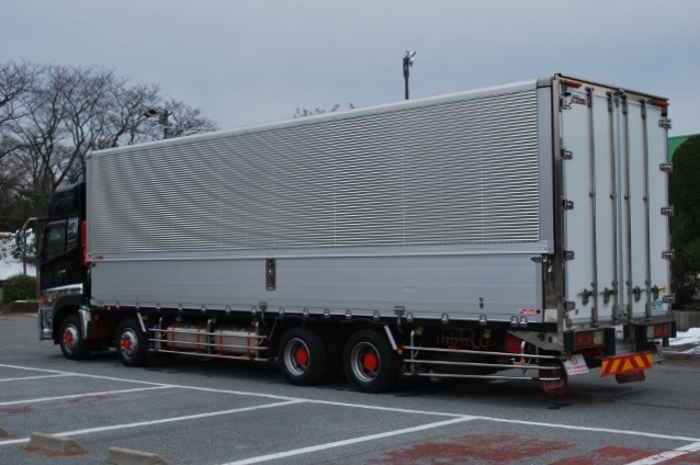 【176】UDトラックス　クオン　低床　アルミウイング　ハイルーフ