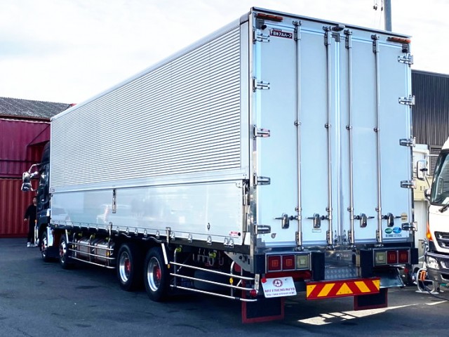 【534】UDトラックス　クオン　ハイルーフ　ウィング　ステンレス多数　ジョロダー4列