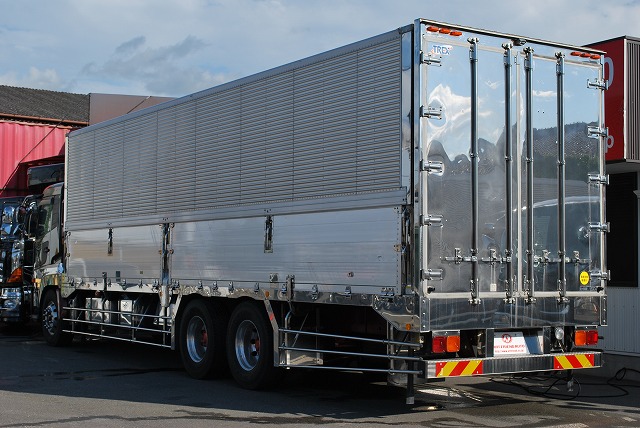 【277】UDトラックスクオン 中低床 冷凍ウイング リヤエアサス