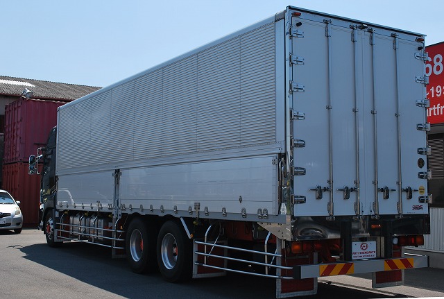 【253】ＵＤトラックスクオン　中低床　冷凍ウイング　ハイルーフ　リヤエアサス