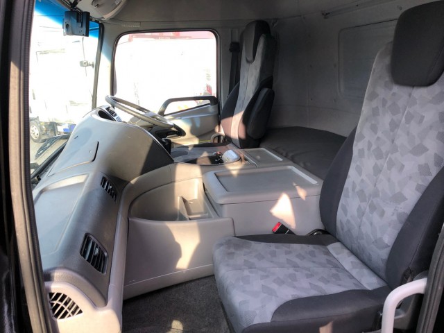 【243】ＵＤトラックスクオン　低床　アルミウイング　総輪エアサス　