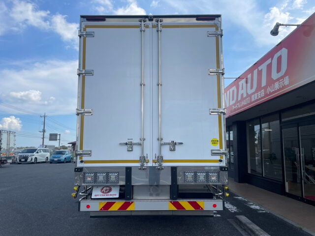 日野　プロフィア　ハイルーフ　ウィング　アルミホイール　ステンレスサイドバンパー　リア門口ステンレス　　