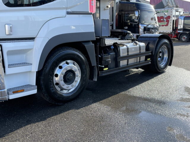 三菱ふそう　17スーパーグレート　トラクターヘッド　E尺　460馬力　リアエアサス　ハイルーフ　プレミアム