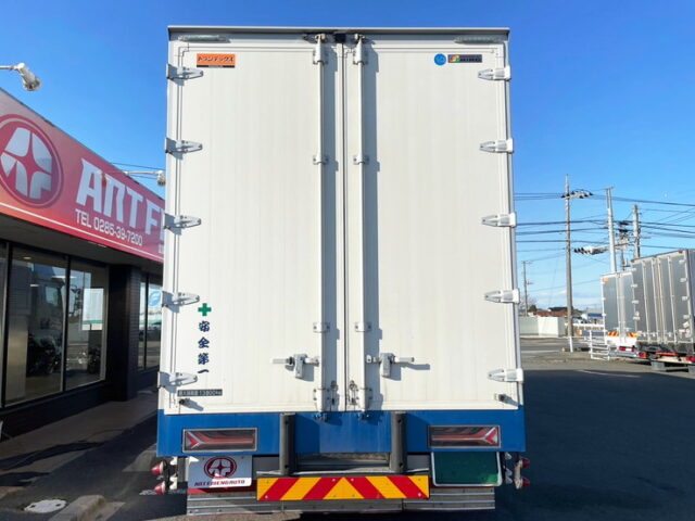 日野　17プロフィア　ハイルーフ　アルミウィング　アルミホイール　AT　メッキパーツ多数