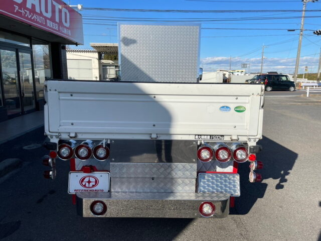 いすゞ　エルフ　平ボディ　5MT　フロントバイザー　プロテク縞板　木床　内装生地張り