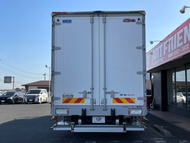 いすゞ:フォワード:ワイド:210馬力:アルミウィング:格納パワーゲート:リアエアサス:アルミホイール