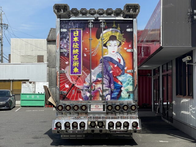 いすゞ：フォワード：デコトラ：キャンピング登録：箱内部屋仕様：マニ割り