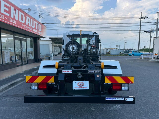 いすゞ：フォワード：登録済未使用：アームロール：3人乗り：ベッドレス：積載3.750㎏