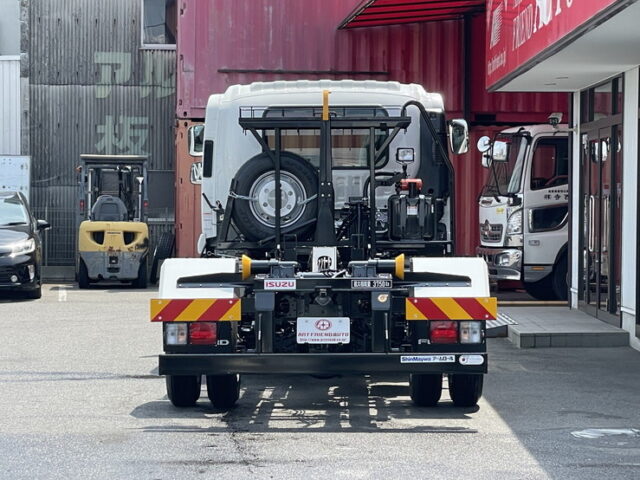 いすゞ：フォワード：登録済未使用：アームロール：3人乗り：ベッドレス：積載3.750㎏