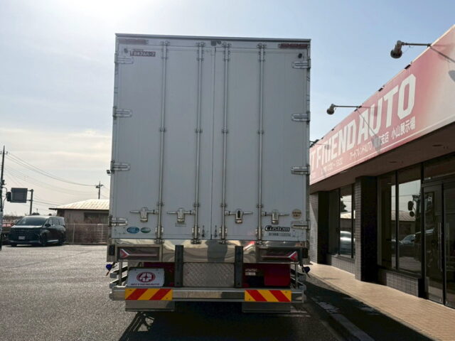 クオン:ハイルーフ:ウィング:メッキ多数:ステンレスバイザー:アルミホイール