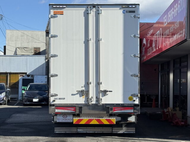 日野:17プロフィア:ハイルーフ:メッキ多数:アルミホイール:木床:E13Cエンジン