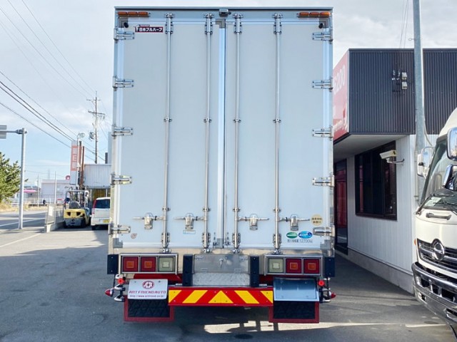 【534】UDトラックス　クオン　ハイルーフ　ウィング　ステンレス多数　ジョロダー4列