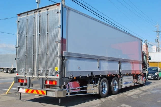 【200】ＵＤトラックス　クオン　中低床　冷凍ウイング　リヤエアサス