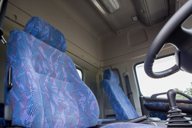 Ｈ２７　日野　レンジャープロ　アルミウィング　セミワイド　ハイルーフ　リーフサス　新車