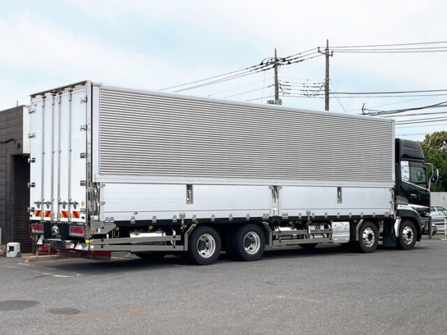 H30 UDクオン　アルミウィング　リア門口ステンレス　アルミホイール