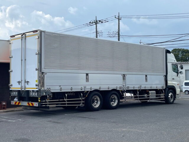 日野　プロフィア　ハイルーフ　ウィング　アルミホイール　ステンレスサイドバンパー　リア門口ステンレス　　