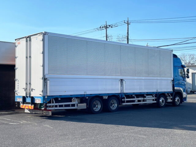 日野　17プロフィア　ハイルーフ　アルミウィング　アルミホイール　AT　メッキパーツ多数