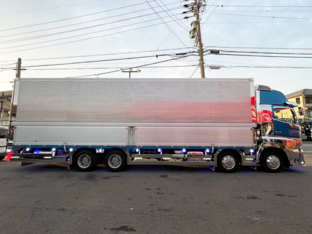 【1450】R1　17プロフィア　ハイルーフ　ウィング　メッキ多数　ステンレス多数【委託販売】