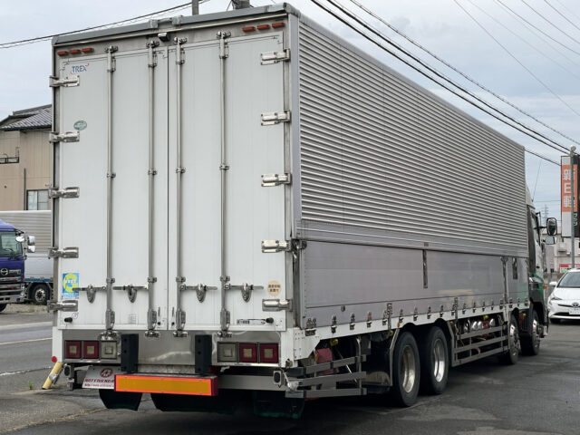 日野　プロフィア　ハイルーフ　ウィング　寝台メッキ　ステンレス多数