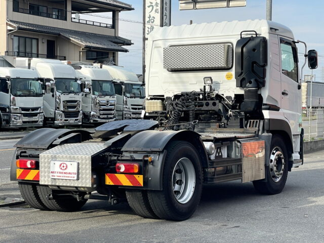 UDトラックス：クオン：トレーラーヘッド：メッキ多数：第5輪荷重11.500㎏