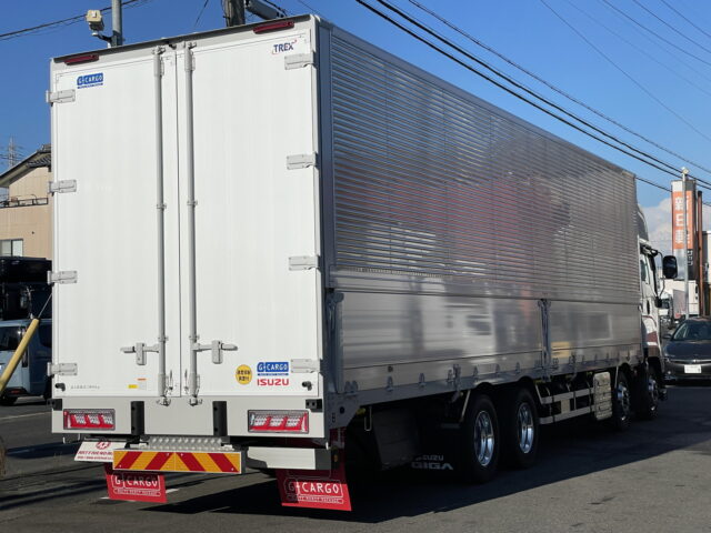 いすゞ　ギガ　ハイルーフ　ウィング　未使用車　アルミホイール　メッキ多数