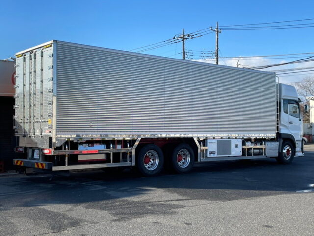 UD クオン：ハイルーフ：冷凍バン：トレクス造りボデー：横扉：ステンレス多数：AT