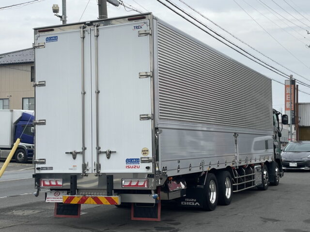 いすゞ　ギガ　ウィング　メッキ多数　ステンレス多数　アルミホイール