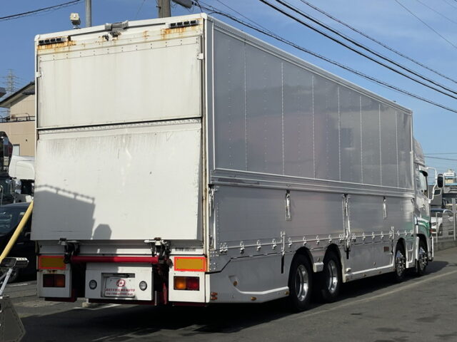 クオン：ハイルーフ：ウィング：跳上ゲート：総輪エアサス：エアロ付き：メッキ多数　