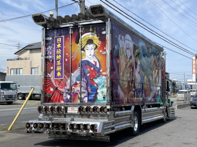 いすゞ：フォワード：デコトラ：キャンピング登録：箱内部屋仕様：マニ割り