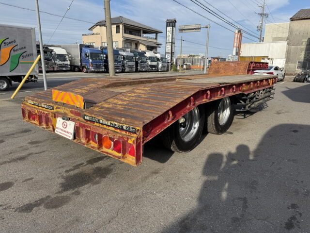 東急：重機運搬用トレーラー：幅2800㎜　荷台長4700㎜：歩みハンガー：8輪