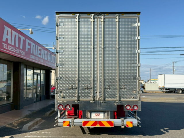 いすゞ：フォワード：ハイルーフ：冷凍バン：7100標準幅：架装多数：格納ゲート：エアサス