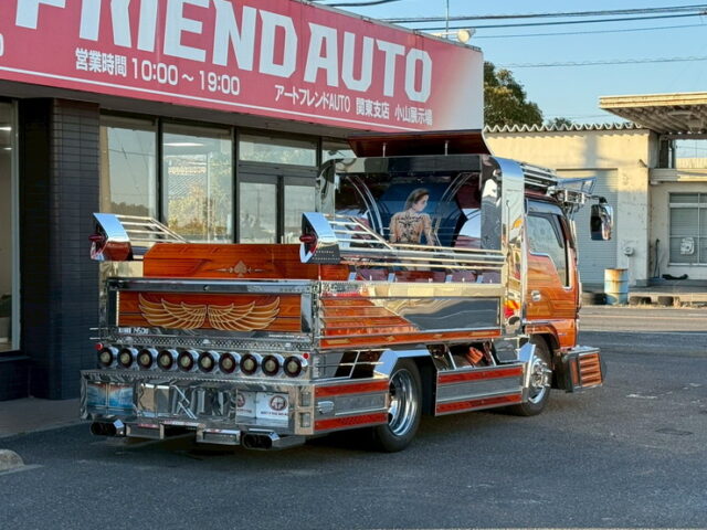いすゞ：エルフ：イベント車：架装多数：カスタムペイント：荷台トランク仕様：マニ割り
