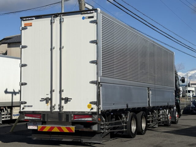 日野:17プロフィア:ハイルーフ:メッキ多数:アルミホイール:木床:E13Cエンジン