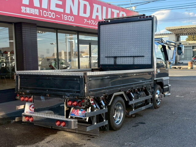 【現状】いすゞ：エルフ：平ボデー：架装多数：マニ割り：5トン未満：2駆/4駆切換付き