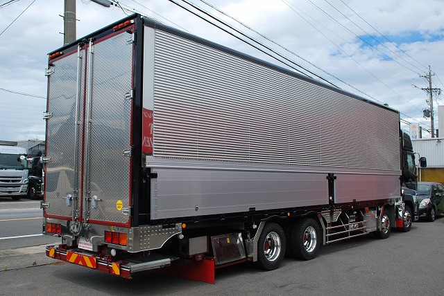 【248】ＵＤトラックスクオン　低床　アルミウイング　ハイルーフ　格納ゲート