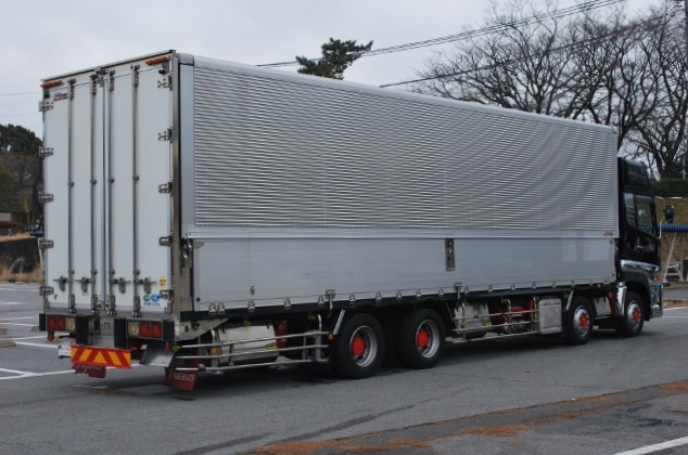 【176】UDトラックス　クオン　低床　アルミウイング　ハイルーフ