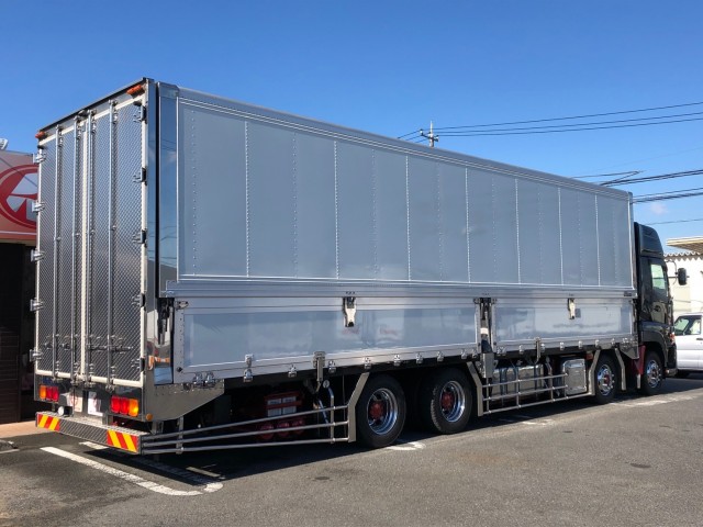 【332】ＵＤトラックスクオン　低床　冷凍ウイング　総輪エアサス　ハイルーフ