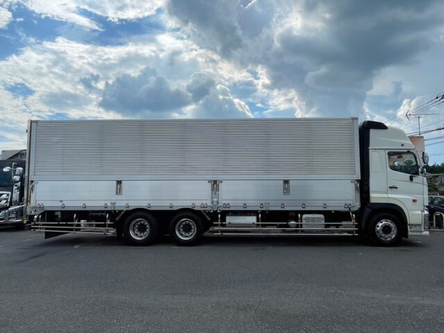 日野　プロフィア　ハイルーフ　ウィング　アルミホイール　ステンレスサイドバンパー　リア門口ステンレス　　