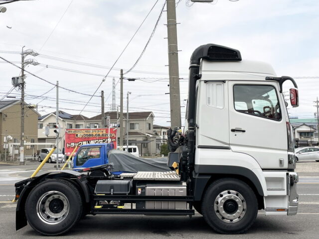 17スーパーグレート　トレーラーヘッド　ハイルーフ　D尺　460馬力　未使用　第5輪荷重11.500㎏　プレミアムライン