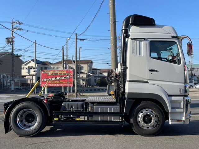 17スーパーグレート　トレーラーヘッド　ハイルーフ　未使用　E尺　460馬力　第5輪荷重11.500㎏　プレミアムライン