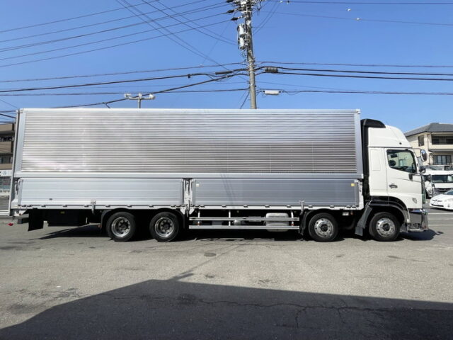 日野　17プロフィア　ハイルーフ　ウィング　7速MT　380馬力　81万km時ディーラーにてエンジン交換