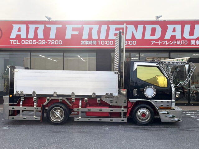 三菱ふそう　キャンター　平造りボディー　架装多数　電飾多数