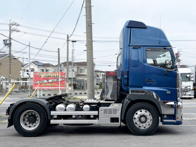 日野　17プロフィア　トレーラーヘッド　ハイルーフ　メッキ多数　アルミホイール　第5輪11.500㎏