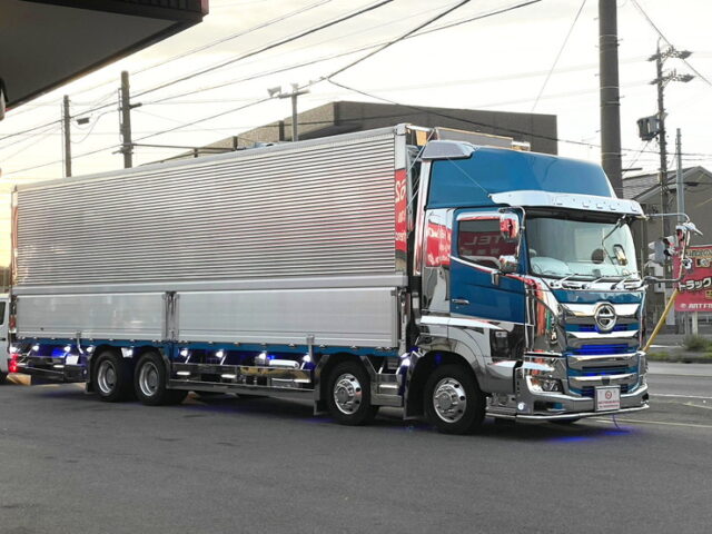 【1450】R1　17プロフィア　ハイルーフ　ウィング　メッキ多数　ステンレス多数【委託販売】